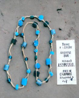Halskette mit verschiedenen perlenformen strandleben